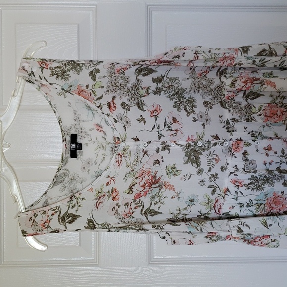 Lovely NEW Dress - Picture 3 of 12